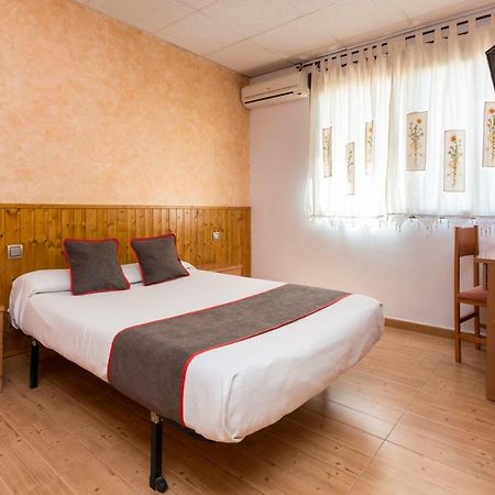 Oyo Hotel Los Alamos Plasencia Luaran gambar