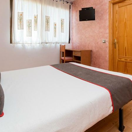 Oyo Hotel Los Alamos Plasencia Luaran gambar