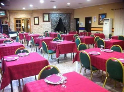 Oyo Hotel Los Alamos Plasencia Luaran gambar
