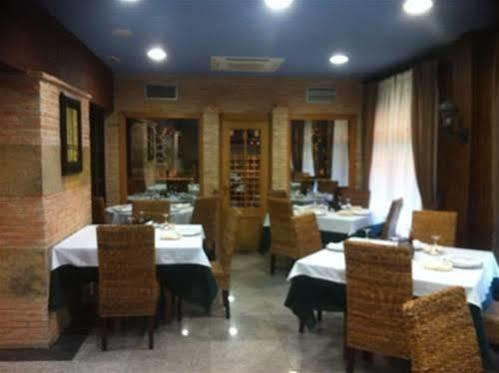 Oyo Hotel Los Alamos Plasencia Luaran gambar