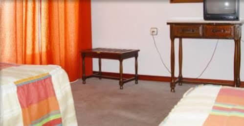 Oyo Hotel Los Alamos Plasencia Luaran gambar