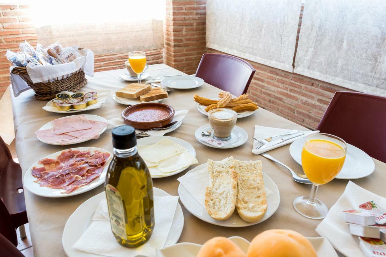 Oyo Hotel Los Alamos Plasencia Luaran gambar