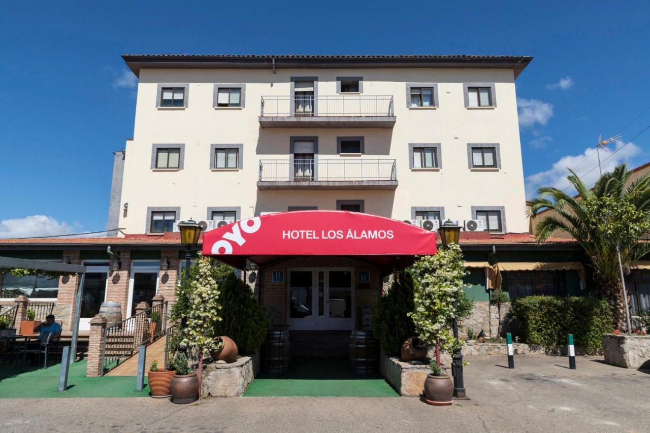 Oyo Hotel Los Alamos Plasencia Luaran gambar