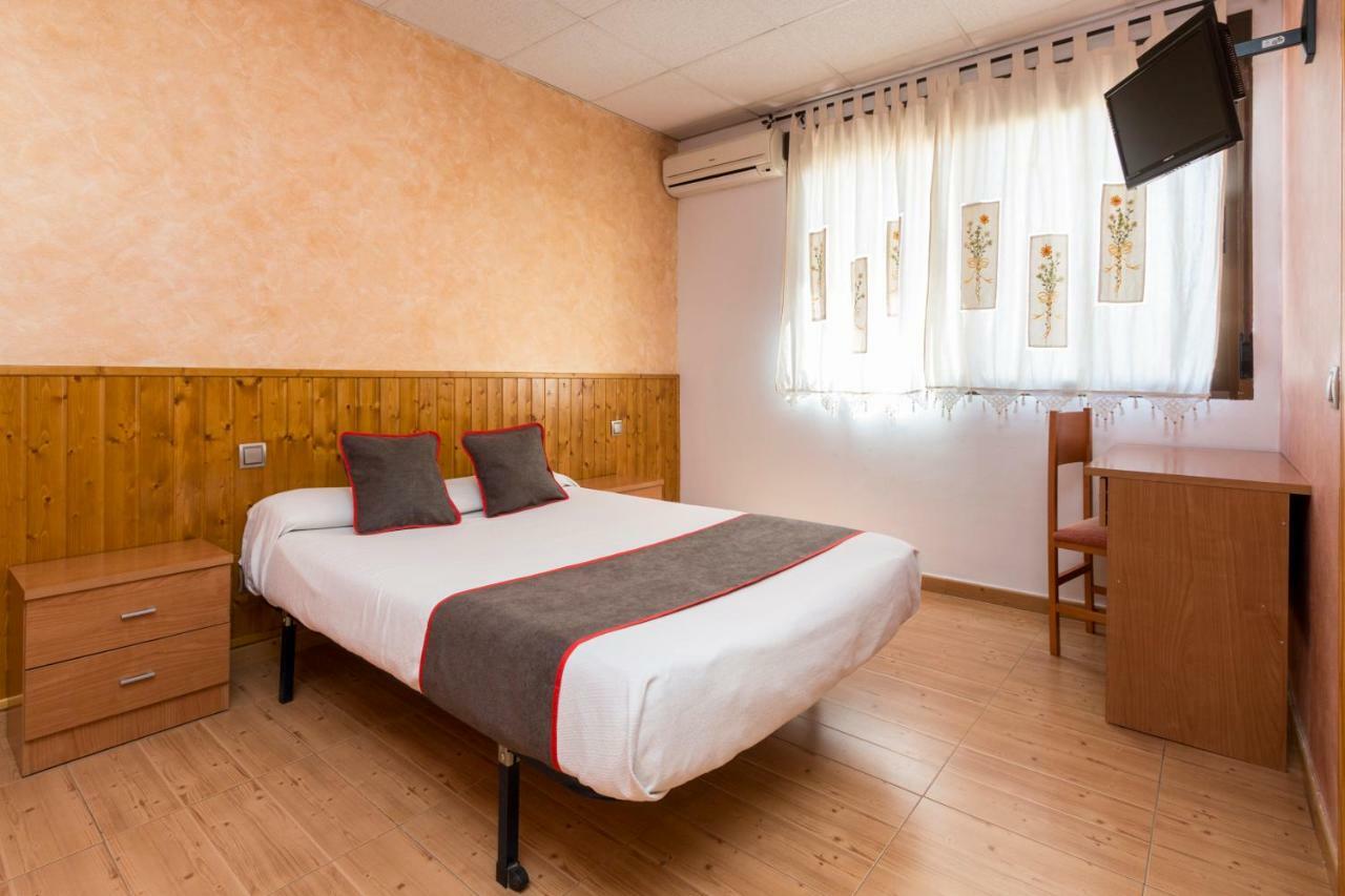Oyo Hotel Los Alamos Plasencia Luaran gambar