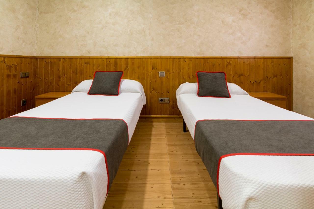 Oyo Hotel Los Alamos Plasencia Luaran gambar