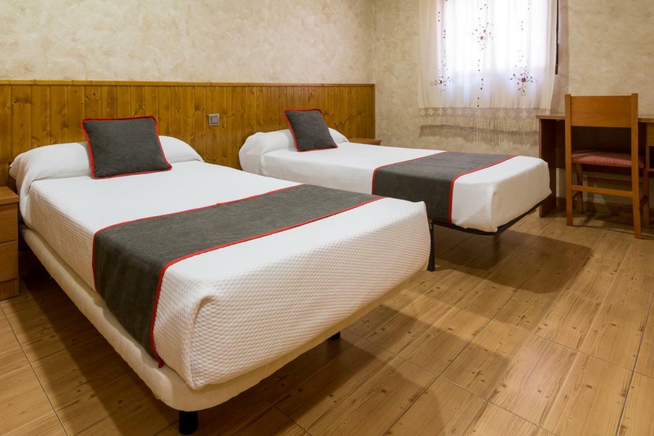 Oyo Hotel Los Alamos Plasencia Luaran gambar