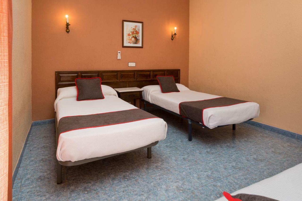Oyo Hotel Los Alamos Plasencia Luaran gambar