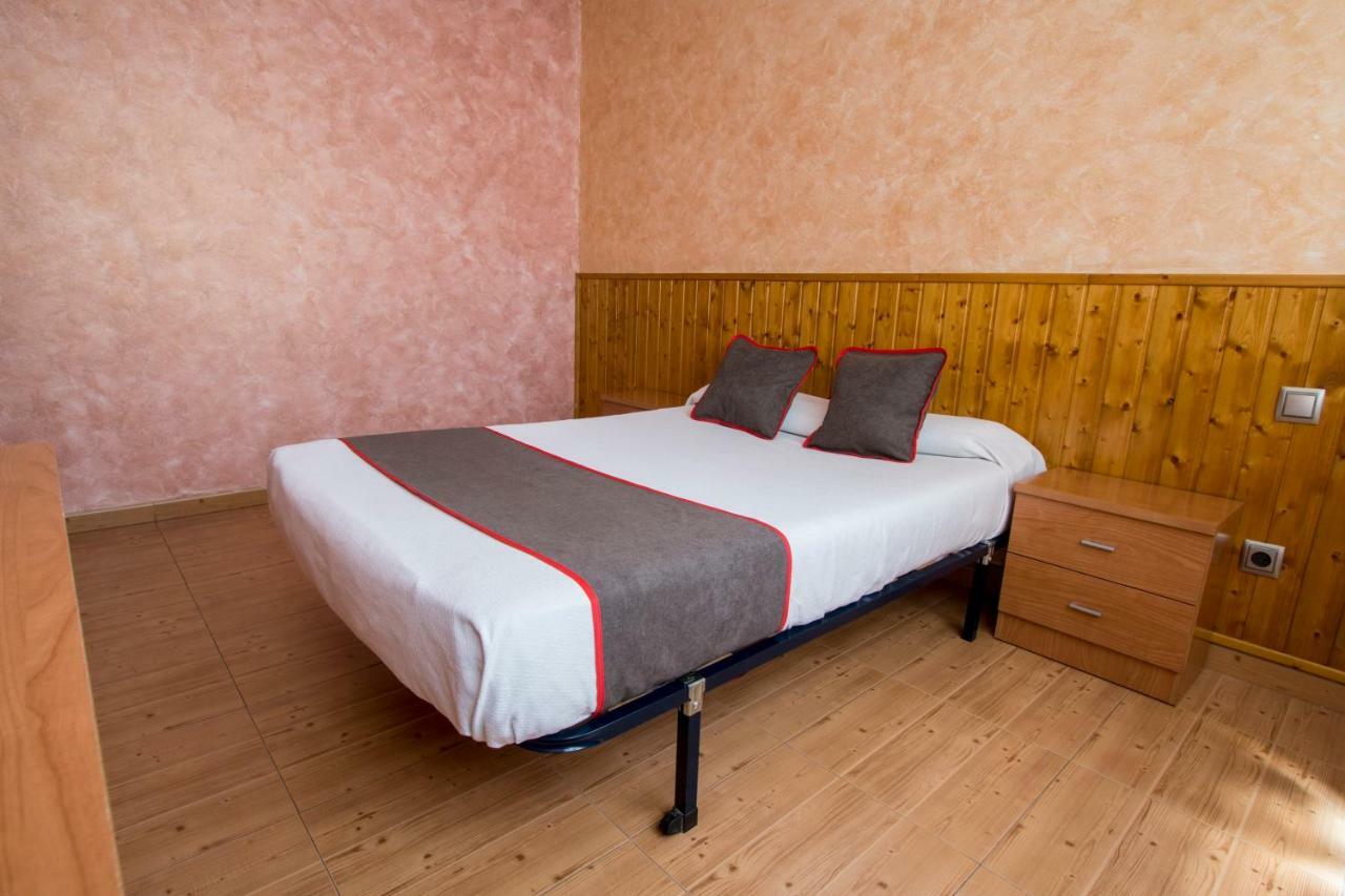 Oyo Hotel Los Alamos Plasencia Luaran gambar