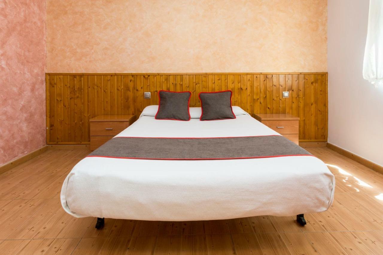 Oyo Hotel Los Alamos Plasencia Luaran gambar