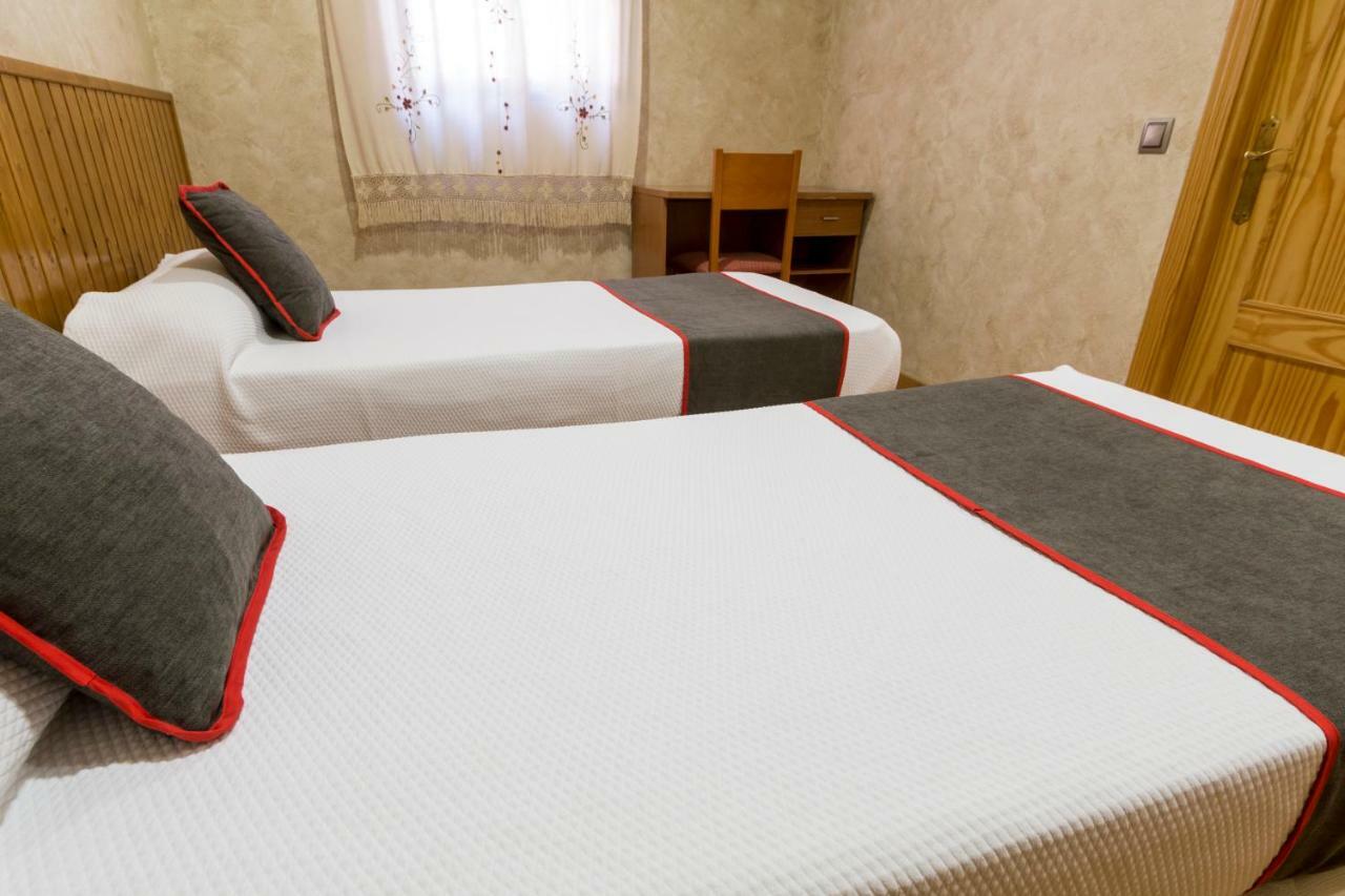 Oyo Hotel Los Alamos Plasencia Luaran gambar