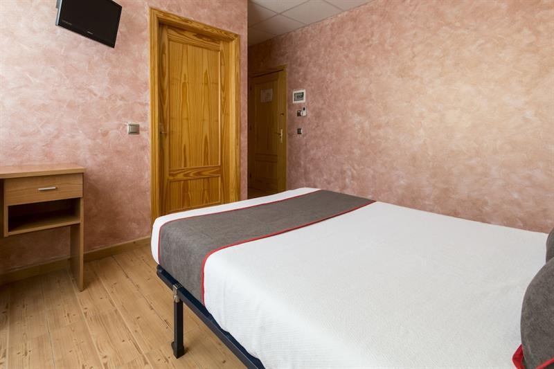 Oyo Hotel Los Alamos Plasencia Luaran gambar